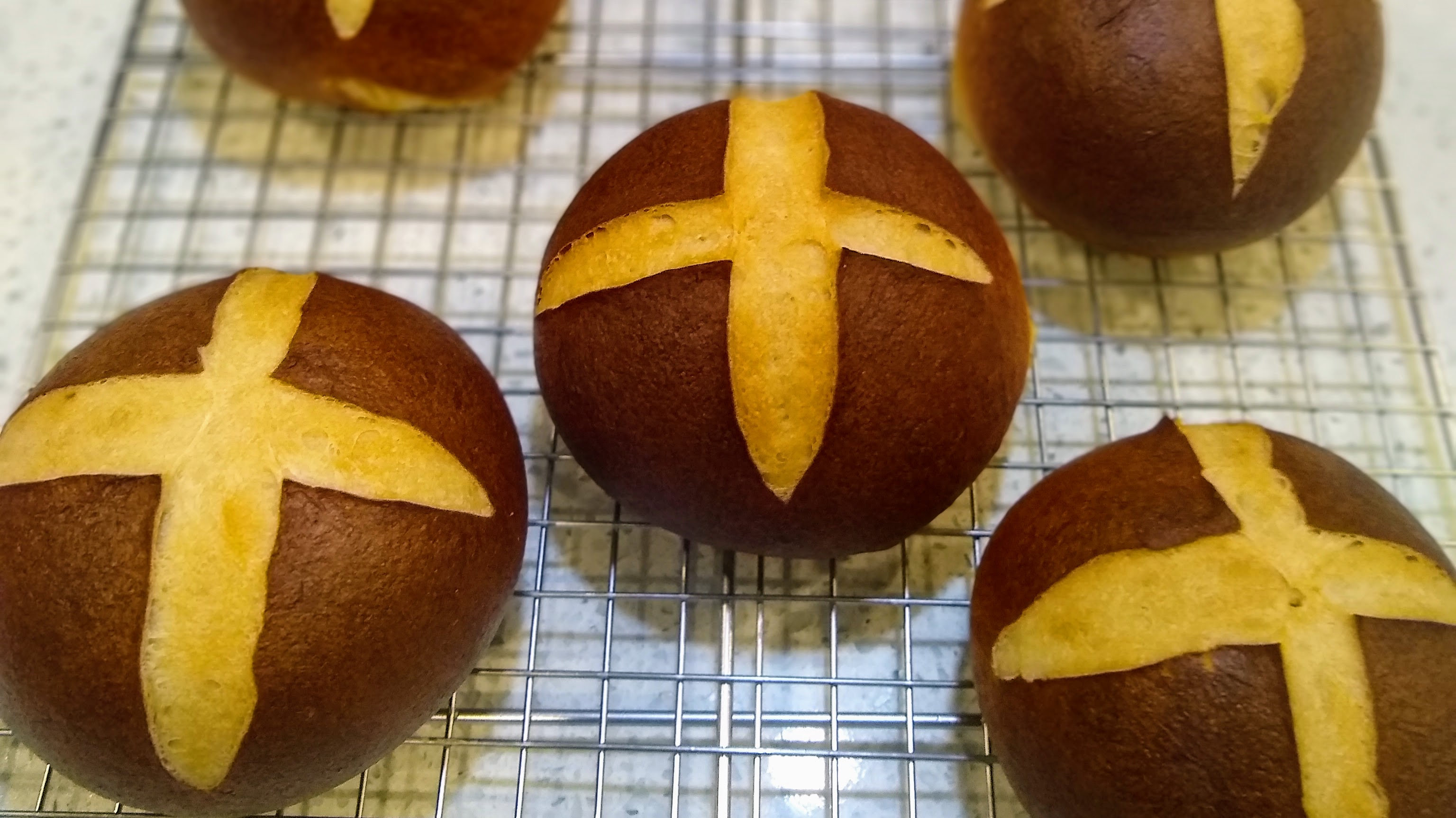 pretzel-rolls.jpg